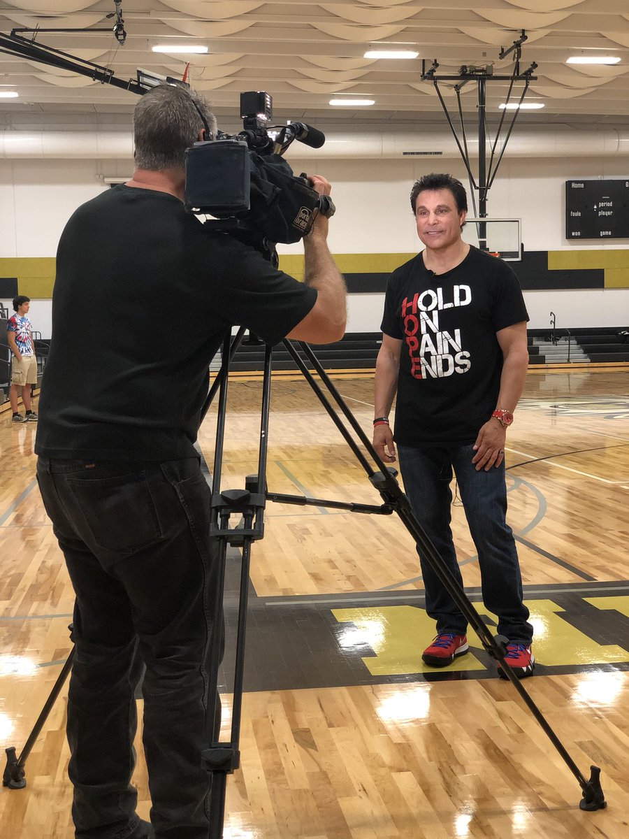 MarcMero's tweet photo. More pics from the awesome event at Neosho Jr. HS. It was great meeting students after the presentation. #baddtour #changinglives #marcmero #nevergiveup #choices #ibelieve #stopbulying #youmatter #ibelieve https://t.co/vyO34dd1jv