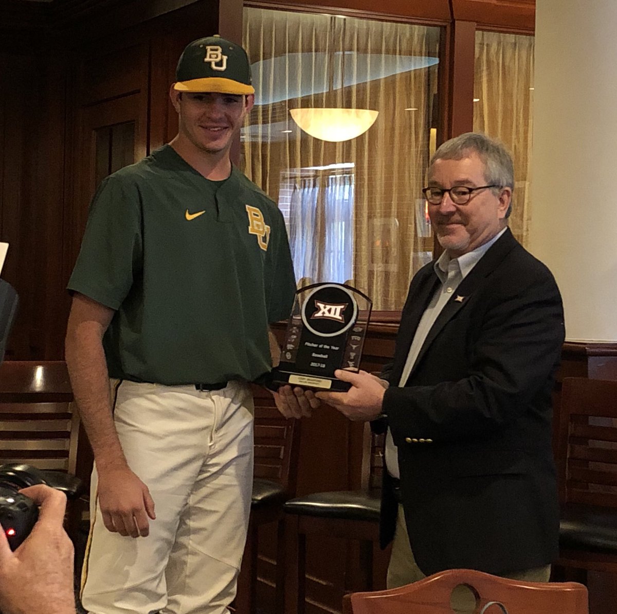 Big 12 Pitcher of the Year Cody Bradford gets his hardware 🏆 
#Elevate #SicEm⚾️