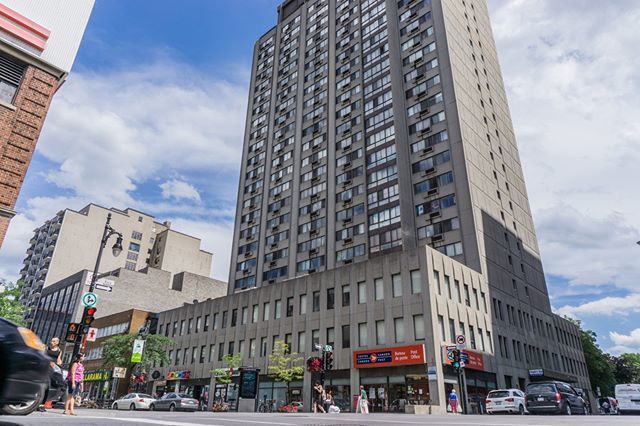 placedufort's tweet photo. Ideally situated close to several grocery stores such as PA, Provigo and Adonis as well as numerous restaurants, this contemporary building is located at the corner of Du Fort street and Sainte-Catherine street in the core of downtown Montreal. #placedufort
.
Tout près de pl… https://t.co/wFvM47yhhA
