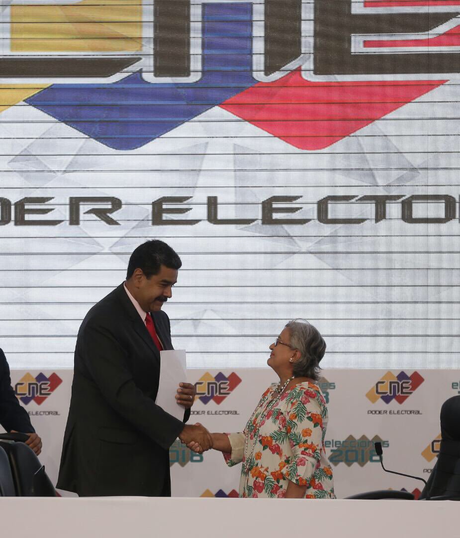 FreddyBernal's tweet photo. Pdte. @NicolasMaduro: "Nuestro camino será la Constitución, la paz, el diálogo, el coraje y la valentía."
Confiado estoy que hemos tomado la mejor decisión eligiendo al #PresidenteMaduro, de ahora en adelante, ¡Nada ni nadie detendrá el rumbo de la Revolución Bolivariana! https://t.co/SEx9P4tgiy
