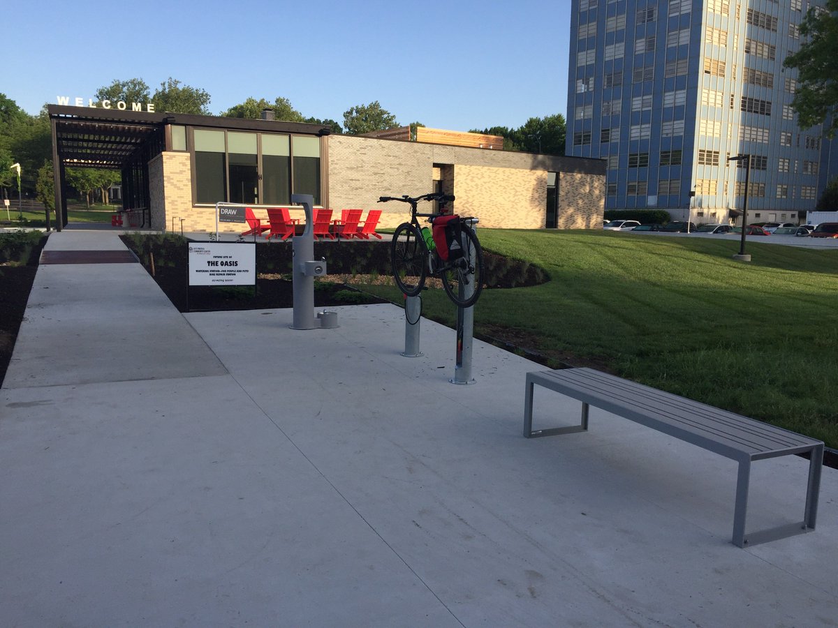 BikeWalkKC's tweet image. Thank you, @StAndrewsKC for putting this beautiful new bike repair station right along the Trolley Track Trail! Interested in one at your organization/business? We can help - free consulting, cost savings, happy users! bikewalkkc.org/planning/bike-…