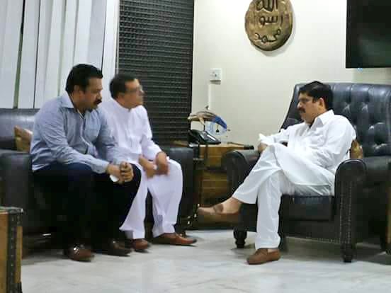 MQMPUpdates's tweet photo. اورنگی ٹاون کے مشہور و معروف سماجی شخصیت اور OACO کے جنرل سیکریٹری نہال ملک نے آج پاکستان ہاؤس میں پاک سرزمین پارٹی کے چیئرمین سید مصطفیٰ کمال اور صدر انیس قائم خانی سے ملاقات کے بعد پاک سرزمین پارٹی میں شمولیت اختیار کرلی .
@KamalPSP 
#JoinPSP 
#Karachi https://t.co/KSblyLRUyO