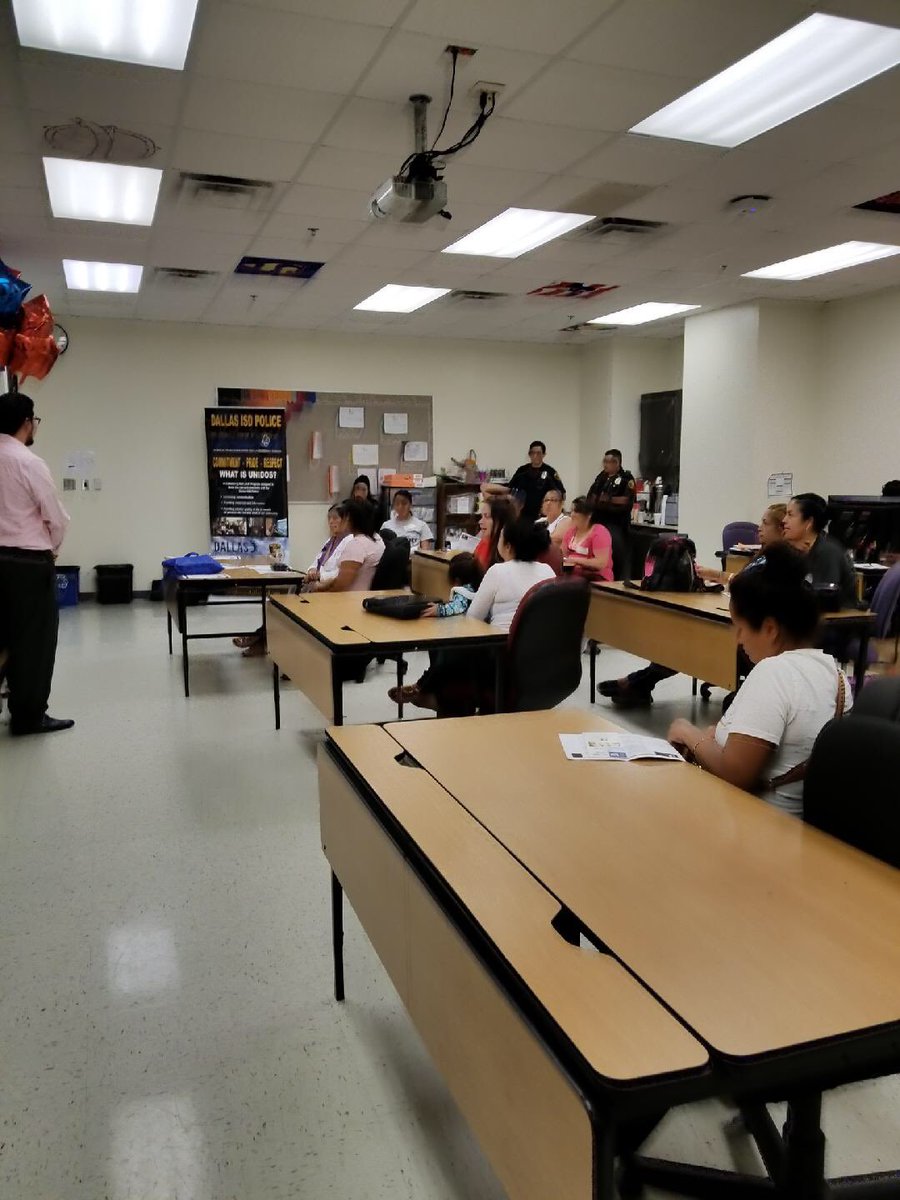 DISDPD_LTJC's tweet photo. Our students and staff safety is our main objective. Today, I had the pleasure of speaking with parents at Garcia MS, we discussed many topics our @disdpolice officers are here to help. #seesaydosomething. @DISDPD_AChiefJR @JoliDPD @DisdPD_AChiefJL @DPDCA @DPDUnidos @DISDPD_OfcT https://t.co/YCZItPNlIf