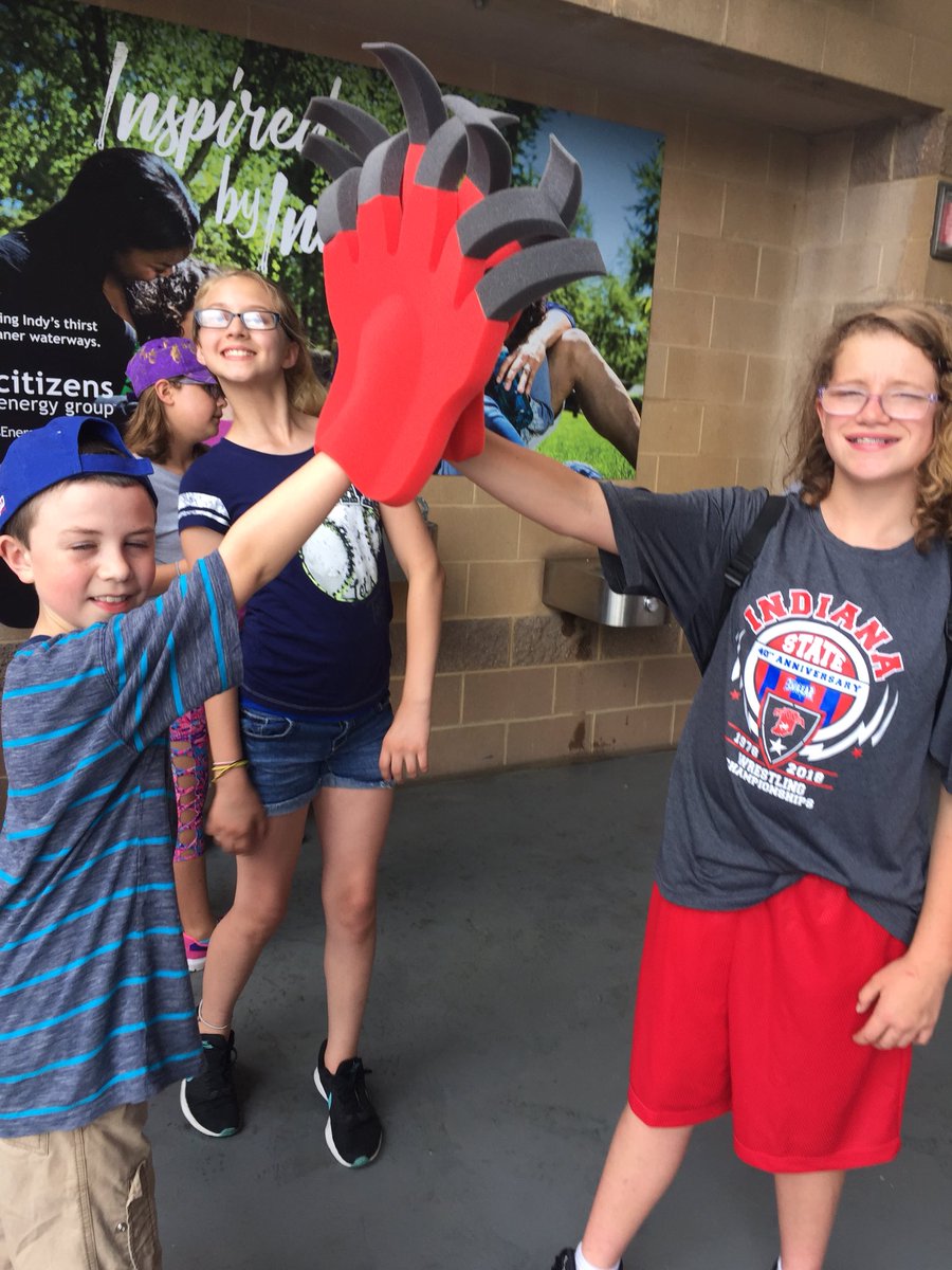 ChrisHoldren12's tweet photo. Indians Game...more wonderful memories! #ILove5thGraders #LPSelma https://t.co/V4ji8KvU6d