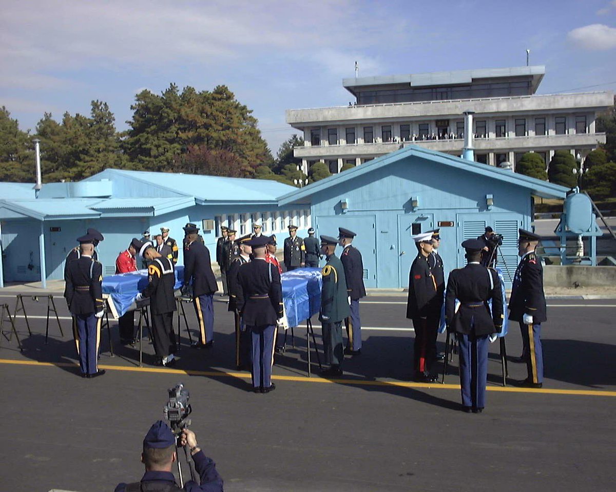 Korean_DMZ_Vets's tweet photo. 1998 - Up on the Z.  Panmunjom, Repatriation of Korean War Remains.  Attending some of the ceremonies when over there as a contractor in the 90s.  TL....
#dmz #jsa #dmzwar #koreanwar #eusa #panmunjom #POW_MIA #korea #rok #koreandmzvets #koreandmz https://t.co/37sKnyRA3x