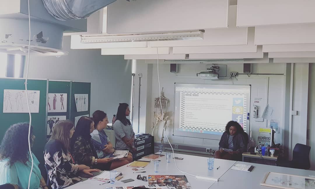 theedgeoaklands's tweet image. Thank you to @FandFclothing for coming to hear our Year 2 Fashion students Marketing Campaigns for their F&amp;amp;F Live Brief. Well done students! Amazing ideas and presentations #proud #experienceworks #livebrief #fashion #oaklandscollege