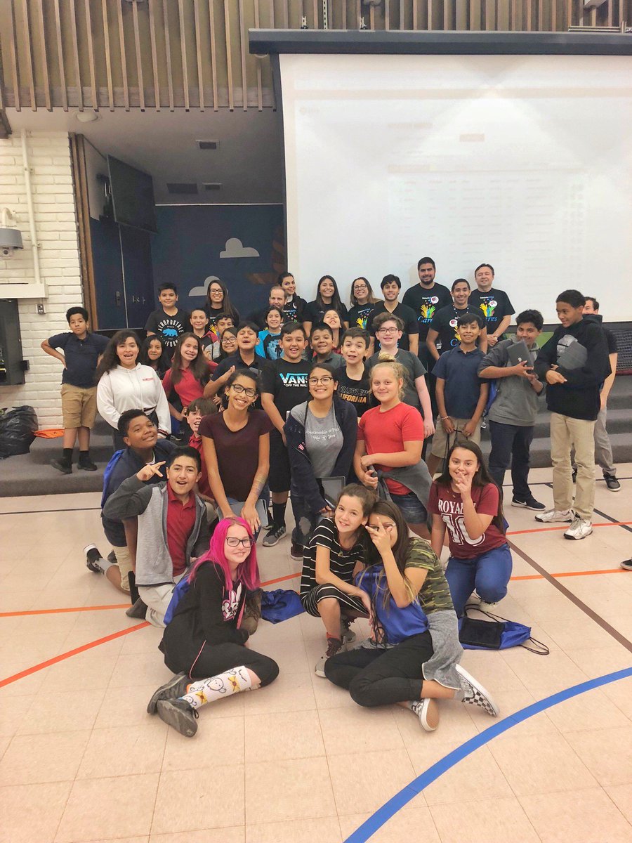LatinoNetworkAz's tweet photo. An Hour of Code - This past Friday the GM team volunteered at the Eisenhower Center for Innovation Elementary School to give a one-hour introduction to coding. #STEM https://t.co/rpbVKCTbnX