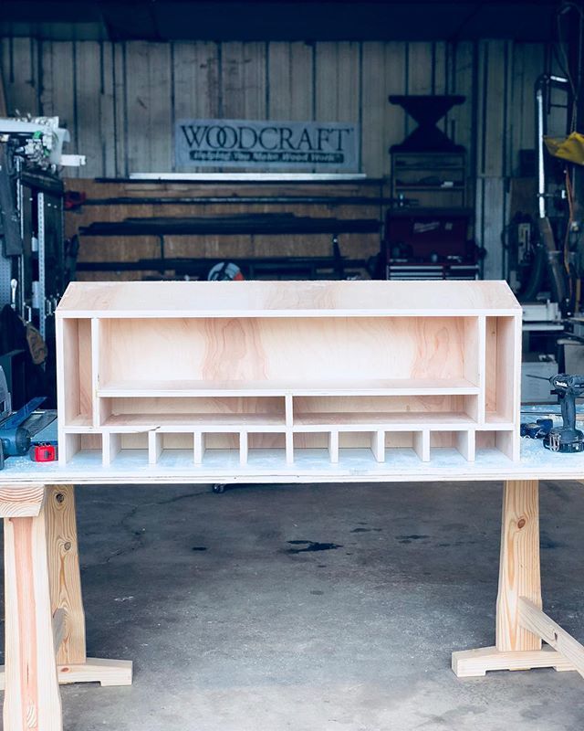 John_Malecki's tweet image. Last weeks build was a game changer for organization. Who wants to take a guess at what this big ole case is for ? #woodworking #organize #shopproject ift.tt/2IFSPZ5