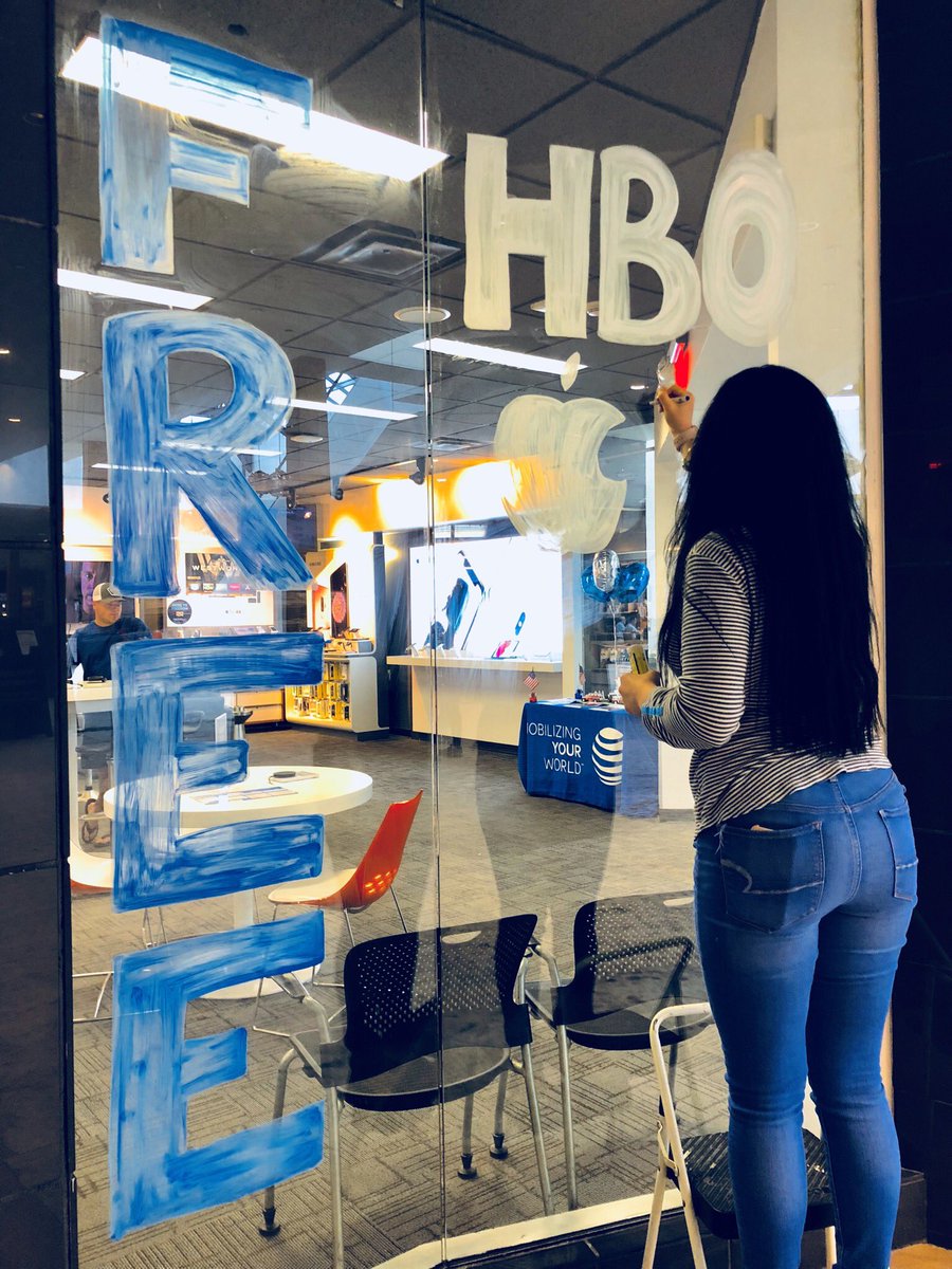 Our artist PBandJAMI showing off her skills and letting all of our amazing customers know about ATT’s awesome promos! #MakeSomeNoise #PaintTheCityBlue @404girl @MrsJaronfelder @dreamteam_Ahmed