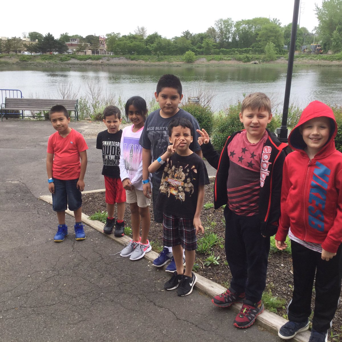 dave_celli's tweet photo. Third graders enjoying a fun day at the aquarium@violaachieves https://t.co/LIVCcqO9od