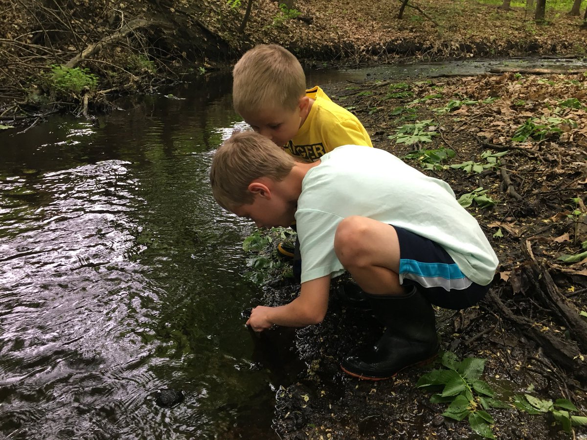 AndeeWebb's tweet photo. O is for outdoors! Our alphabet countdown to the end of the year has been so much fun! #kinders #fivehawks #outdoorfun https://t.co/9mOMMUfjzo