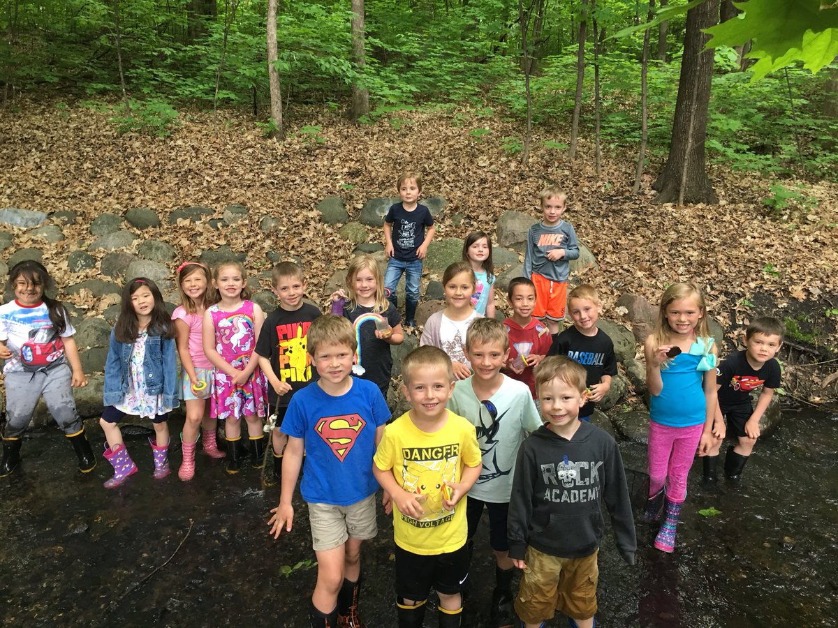 AndeeWebb's tweet photo. O is for outdoors! Our alphabet countdown to the end of the year has been so much fun! #kinders #fivehawks #outdoorfun https://t.co/9mOMMUfjzo