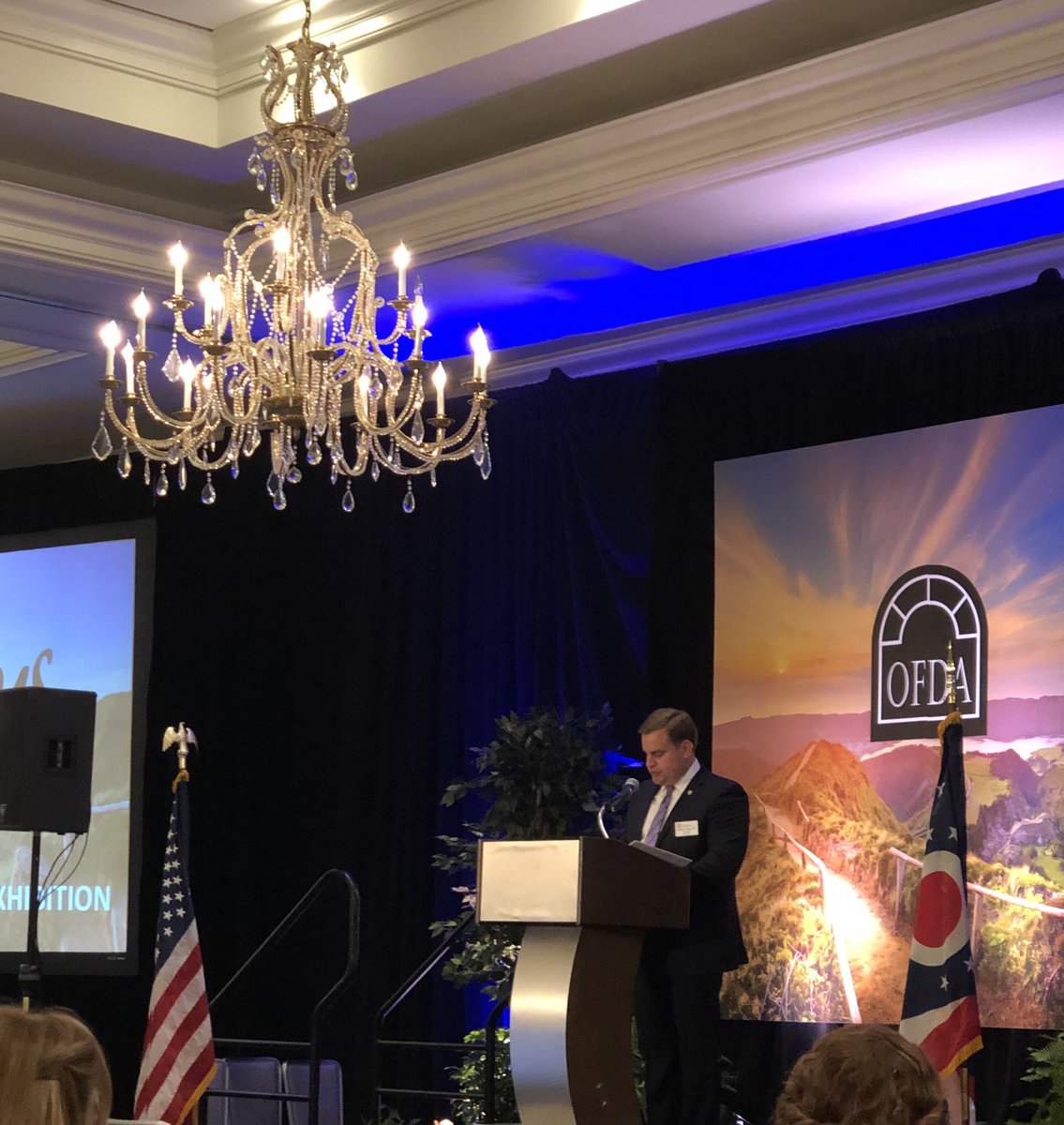 kizerandbender's tweet photo. General session at @ofdaonlineโs convention. Great people, important inspiration. #OFDA2018 https://t.co/0TiK1WyIkH