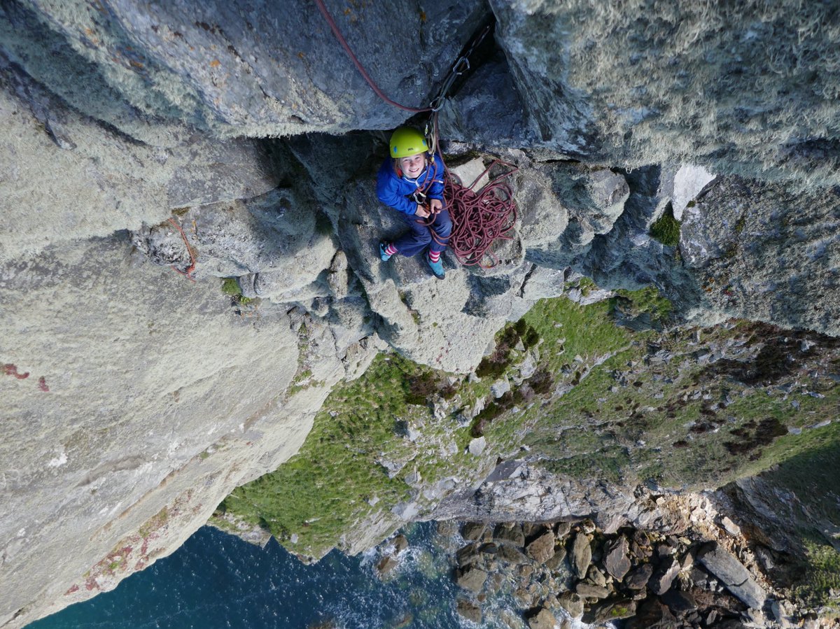 markwalkerguide's tweet image. Taking the big one for a spin on main cliff... #gogarth #rockclimbing @Salewa @Brit_Mt_Guides @dailypostwales