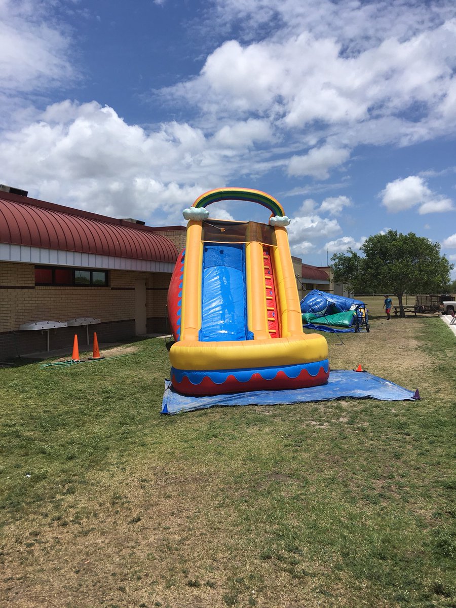 CoachLucio320's tweet photo. Getting ready for our wet day celebration tomorrow. #iteachple @Palmerpanthers https://t.co/tduVWdUnhN