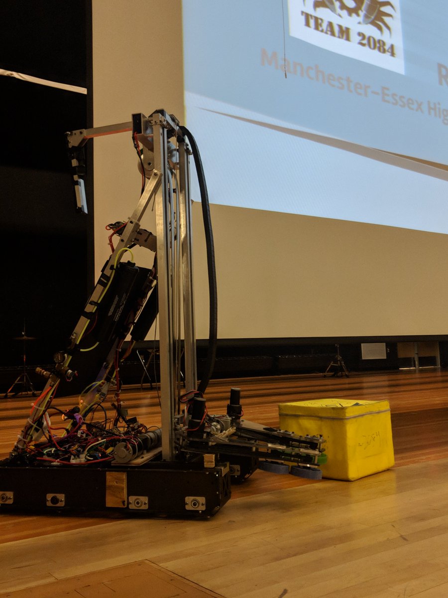 METechTeam's tweet photo. @CRobots presenting to 6th grade students during ME block. A little intro and some driving demo to entice the crowd.  @MERMS01944 #studenttechsupport #robotics #becurious https://t.co/qSWmFoChOb