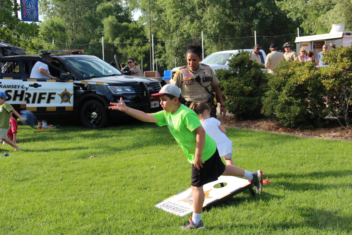 cityofshoreview's tweet photo. Kick off summer with @RamseySheriff's first "Hot dog with a Deputy" event on Tuesday, June 5th at Island Lake! Get to know your Deputies while they hand out hot dogs, chips, water, and frozen fun pops from 5 - 7 p.m. #community #summertime https://t.co/VkjVceAnao
