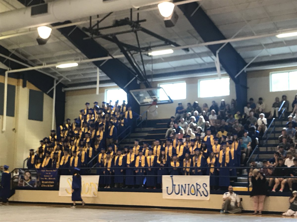 Lamar_Co_Supt's tweet photo. Sumrall High School Senior Walk and Pep Rally - great annual event!! @LamarCoSchools #knowyourwhyLCSD https://t.co/WJe5wa2Rjh