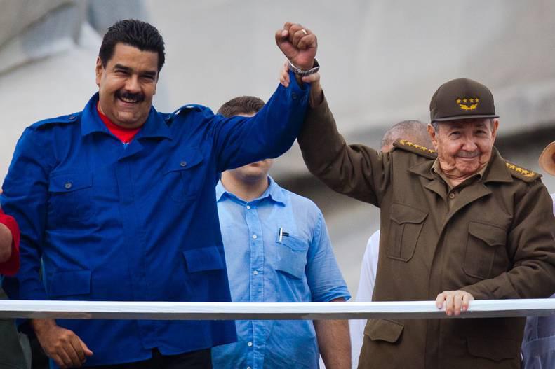 Reycab2000's tweet photo. Raúl Castro felicita a Nicolás Maduro tras triunfo electoral

➡ https://t.co/Je84zkXOZo https://t.co/L2D8FB8t2e".√