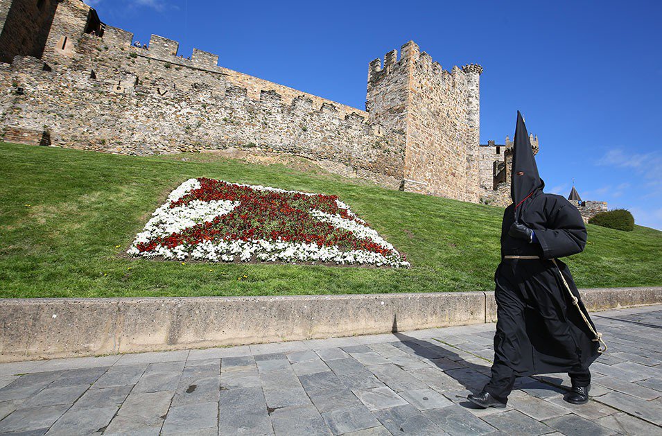 El ‘Lambrión Chupacandiles’ es ya marca registrada de la Real Hermandad de Jesús de Nazareno de #Ponferrada <a href="/RHJNPonferrada/">Real Hdad de Jesús Nazareno</a> infobierzo.com/el-lambrion-ch…