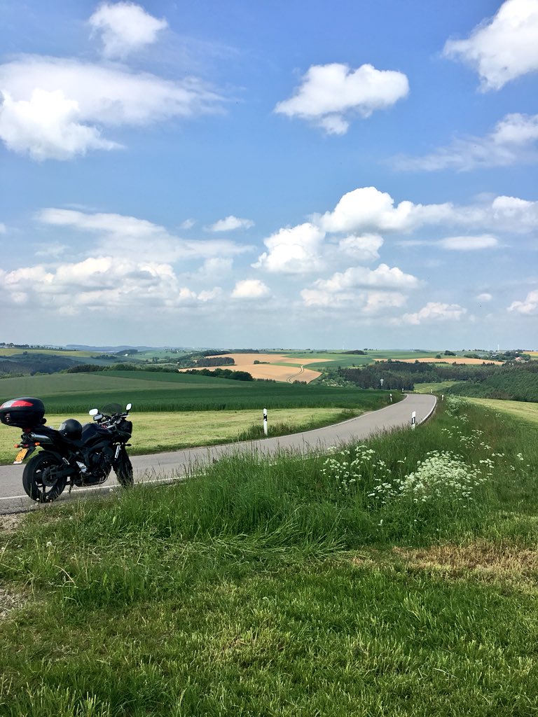 DhaensPeter's tweet photo. Lonely driver! https://t.co/3budRK9Xi0