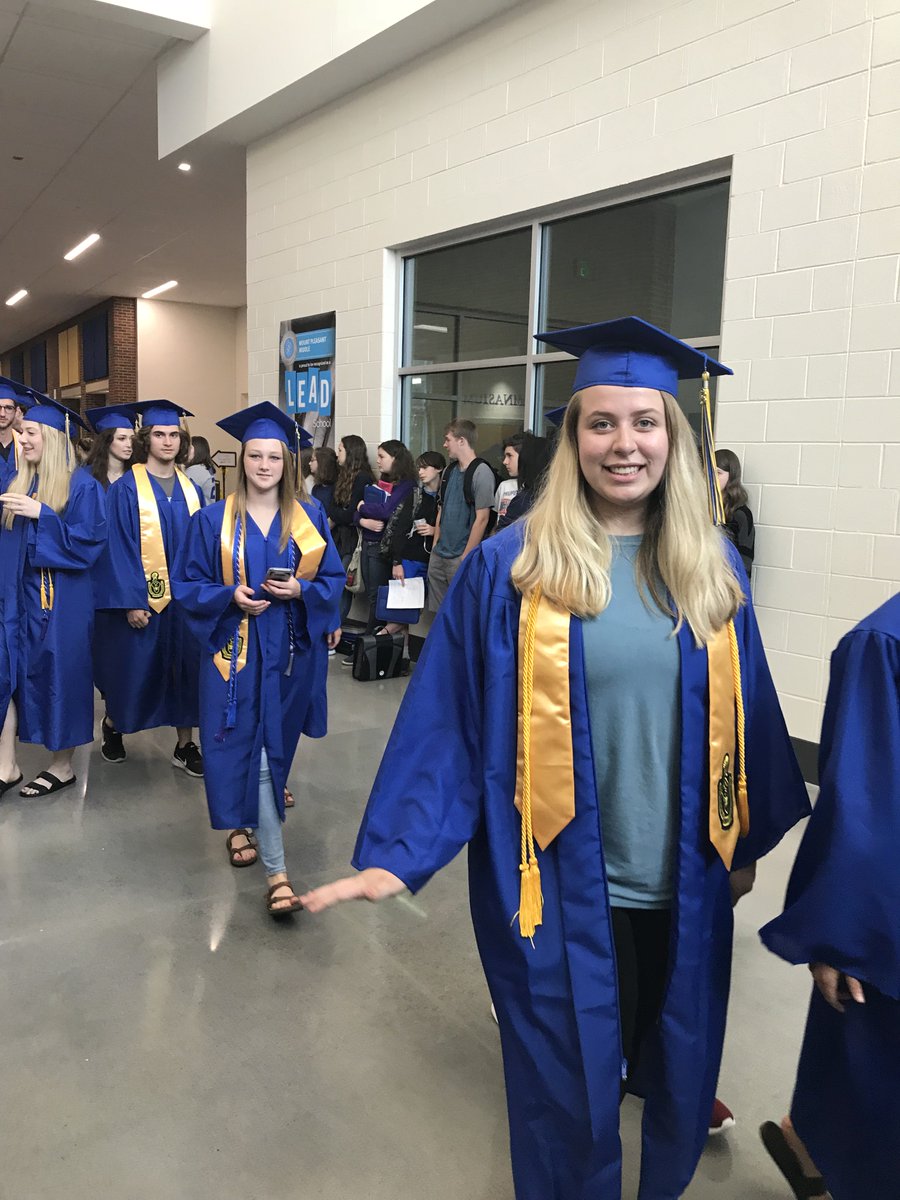 mphstigers's tweet photo. MPHS Senior Walk 2018 @MPMiddleSchool #MPHS18
@mscbholt @MPHS_Tigers @MPHS_Counselors @MPHSStuCo @MPHS_AWSUMClub https://t.co/2EJ6X8zhay