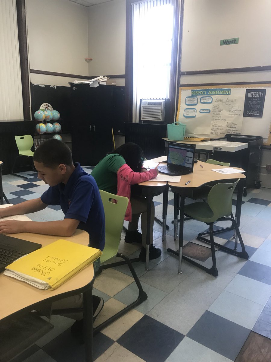 _mshanson's tweet photo. Getting ready for 8th grade by starting to learn about the United States! #bstemhartford @BSTEMhartford @MrRichT1P https://t.co/BiQYvO6eDt
