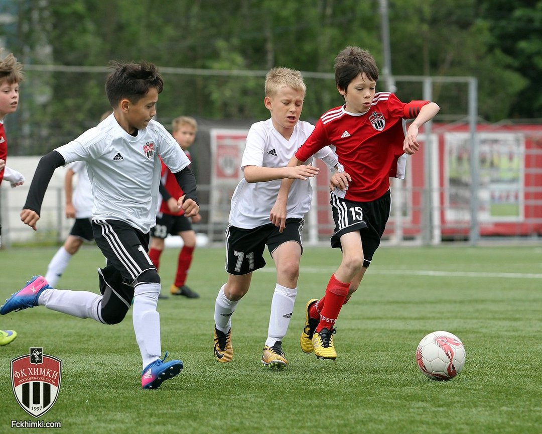 СШОР-1 ИЗ ХИМОК ЗАВОЕВАЛА "ЛОКОБОЛ" НА РОДНОМ СТАДИОНЕ

Сегодня на поле СК "Новые Химки" прошел второй и заключительный день турнира "Локобол - 2018 - РЖД". Не потерпев ни одного поражения в течение всех соревнований, победу одержала одна из химкинских… t2p.pw/zorXFj7ZG7