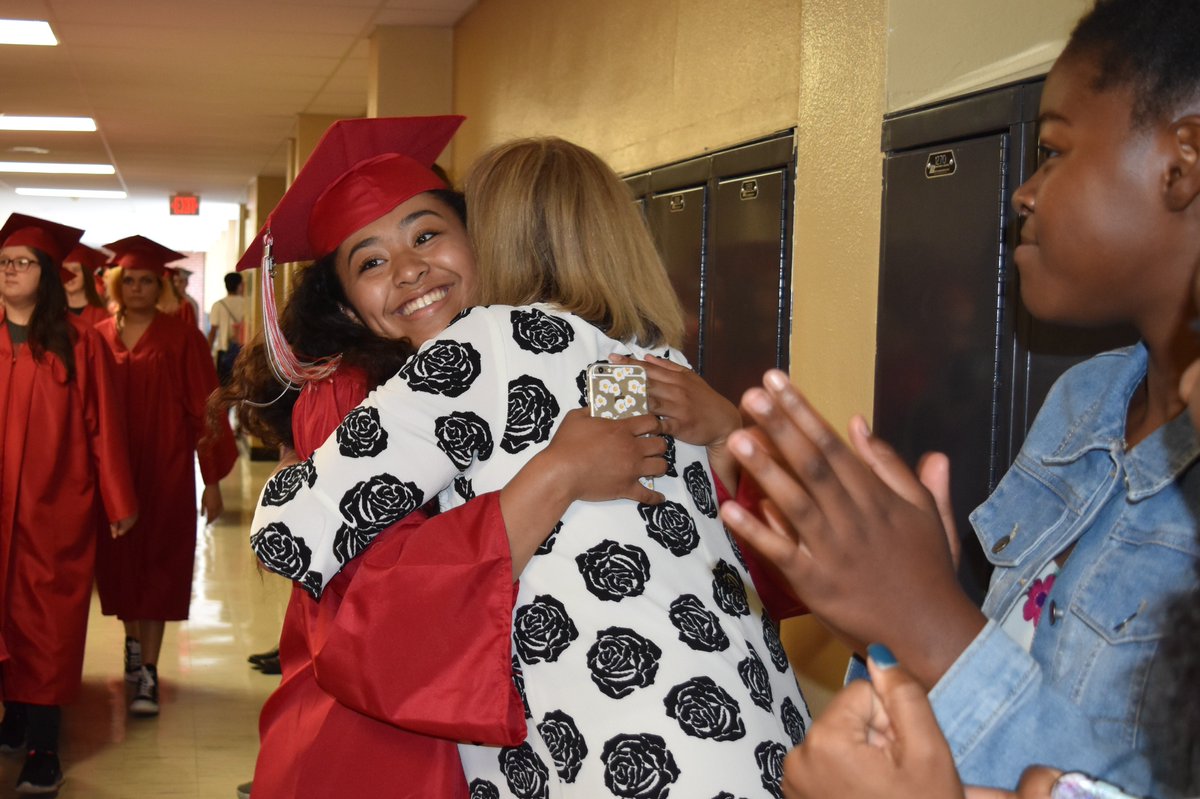 ISDSchools's tweet photo. Van Horn seniors paraded through the halls of their former elementary and middle schools for their Legacy Walk. Such a special day for the graduates to share their accomplishment, inspire younger students and for teachers to celebrate the success of their students! #isdstrong https://t.co/IriAHY36Cx