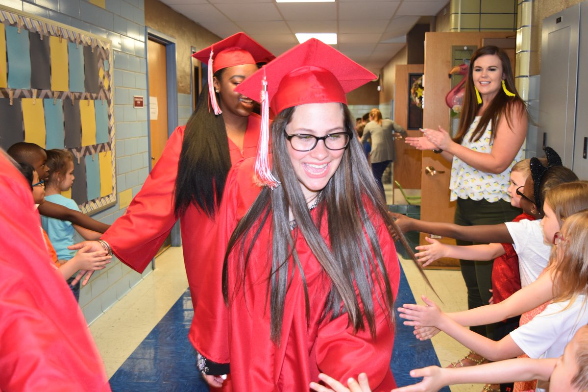 ISDSchools's tweet photo. Van Horn seniors paraded through the halls of their former elementary and middle schools for their Legacy Walk. Such a special day for the graduates to share their accomplishment, inspire younger students and for teachers to celebrate the success of their students! #isdstrong https://t.co/IriAHY36Cx