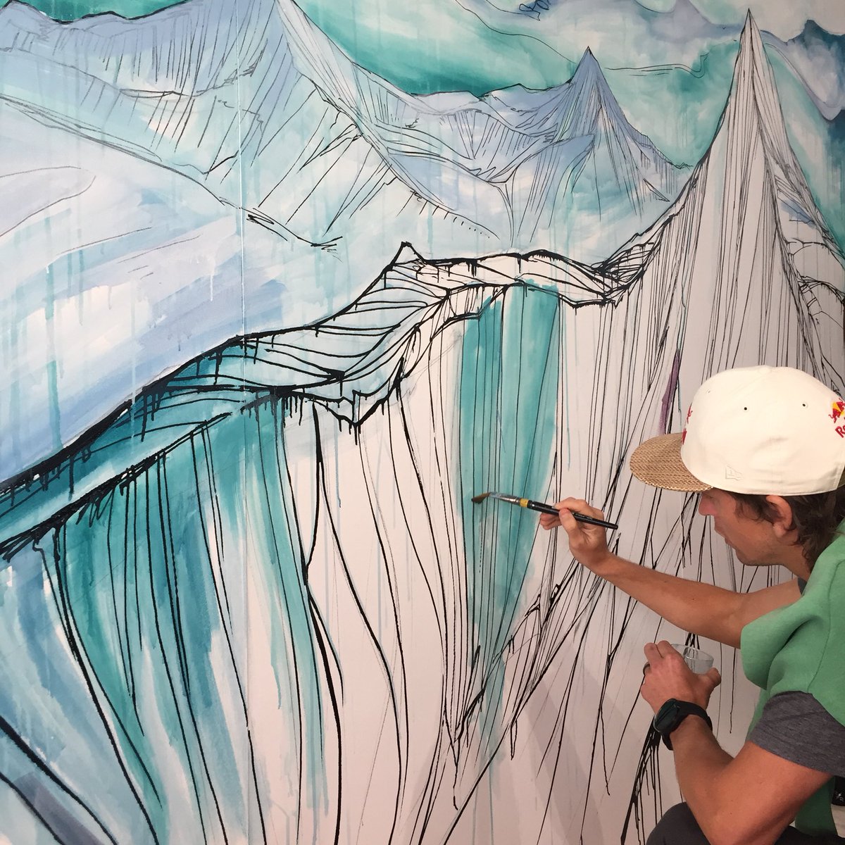 rp_roberts's tweet photo. Day 2 at the @AllConMedia press launch. Lots of people helping out with the mural. Here’s @ryansandes getting involved. #ACMPopUp #jonessnowboards https://t.co/HiP2kbEmQN