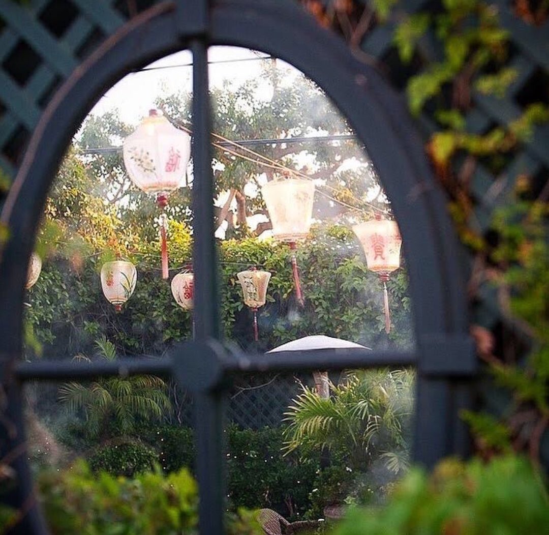 Summer is coming! Belly up to the bar and try some of our great Happy Hour small bites and hand-crafted cocktails. #happyhour #gardencourtyard #outdoordining #finedining #smallbites #craftcocktails #fullbar #thebuffaloclub #santamonica
