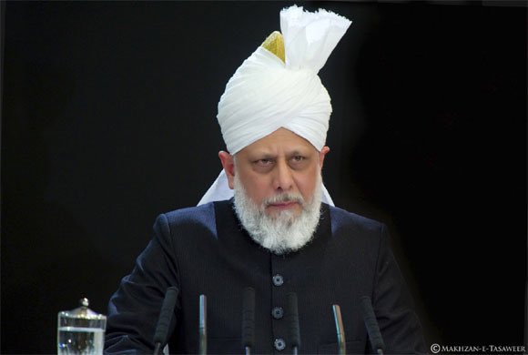 AMYA_Humanity's tweet photo. “As Muslims, we are devastated and grief-stricken by this attack &amp; condemn it in the strongest possible terms.” #CaliphOfIslam, His Holiness Mirza Masroor Ahmad

Today, we pray for those afflicted &amp; denounce these heinous crimes of the misguided

🐝

#IslamMeansPeace #mcrtogether https://t.co/vuMYFIEMkG