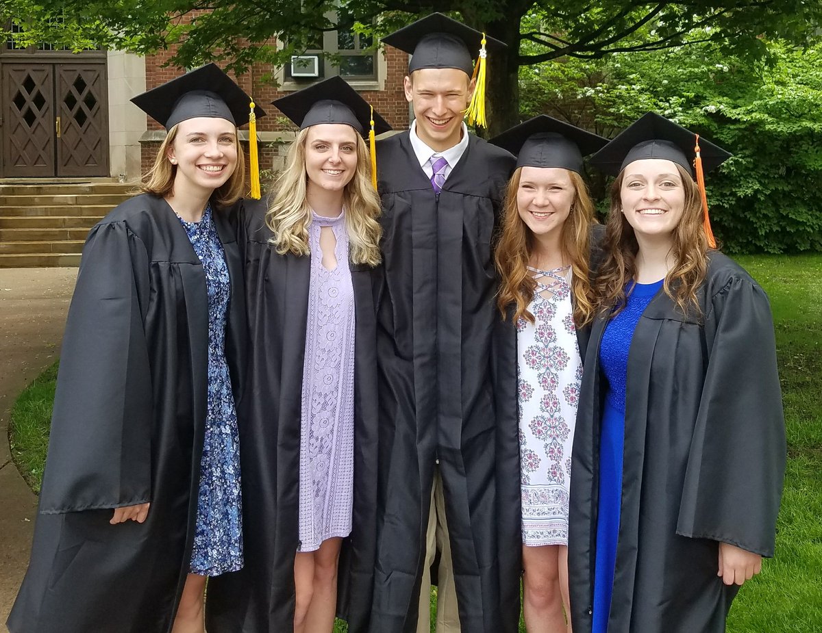 GCC_VB's tweet photo. #GCCVB 2018 Seniors on graduation day: Jamie Robatisin @jamierthanyou Makayli Terwilliger @makayli_brook Brian Schonewald Beka Russell @bekamarie11 Sarah Payne @spayne1219 
Thank you for everything you are. ❤ you. https://t.co/iAGLKx7y1k