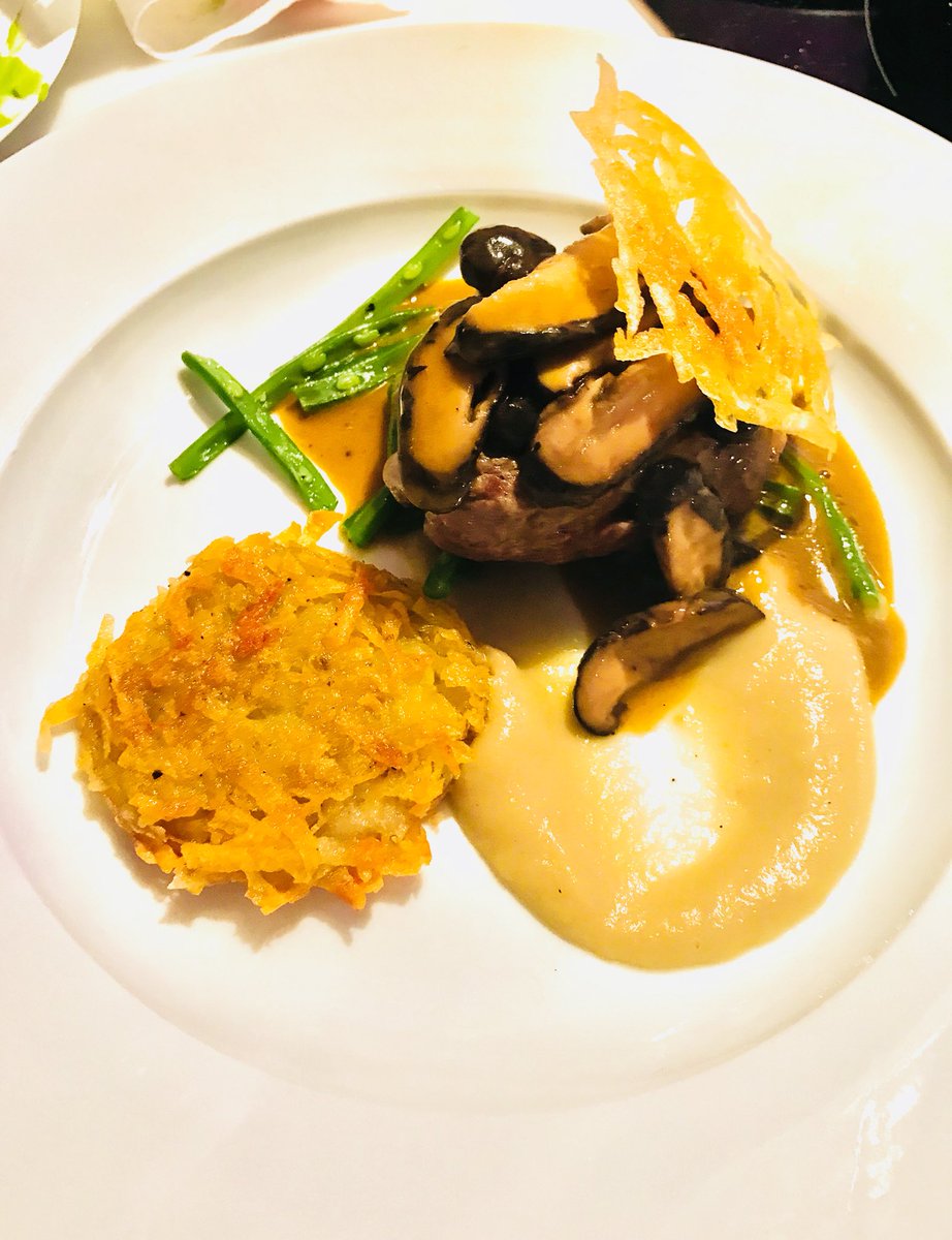 DineChezMoi's tweet photo. Fillet of Beef with Rosti, Banana Shallot Purée, French Beans, Wild Mushroom, Jus https://t.co/xEDl6Er9RR
