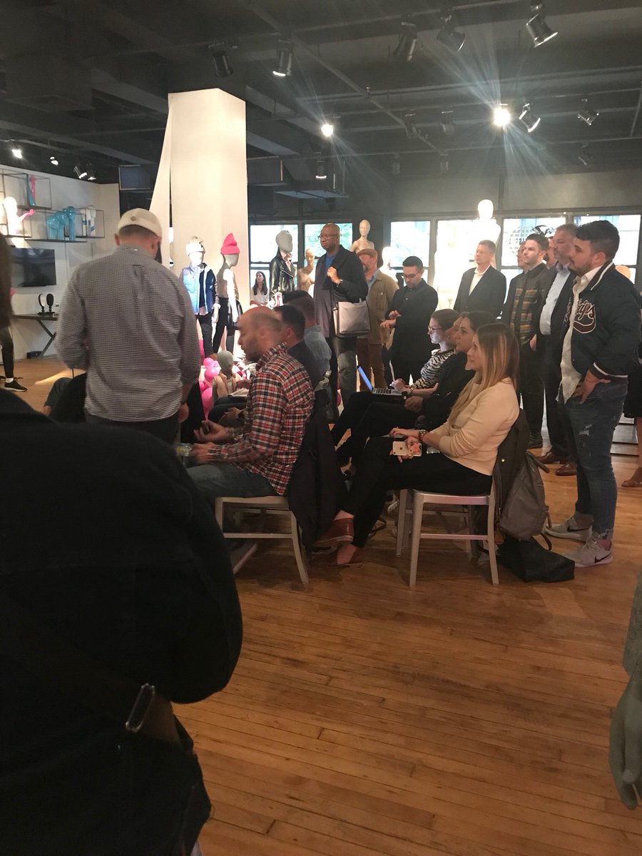 UDisplay's tweet photo. Great crowd for the Q&A big thanks to Roe Palermo DVP Merchandise Presentation and Store Visual @lordandtaylor @designretailmag #mannequin #mannequins #display #visualmerchandising #fashion #creative #newyork #retail #design #windowdisplay #conferencecrawl #nyretailmarketweek https://t.co/2fz4OJ0B7x