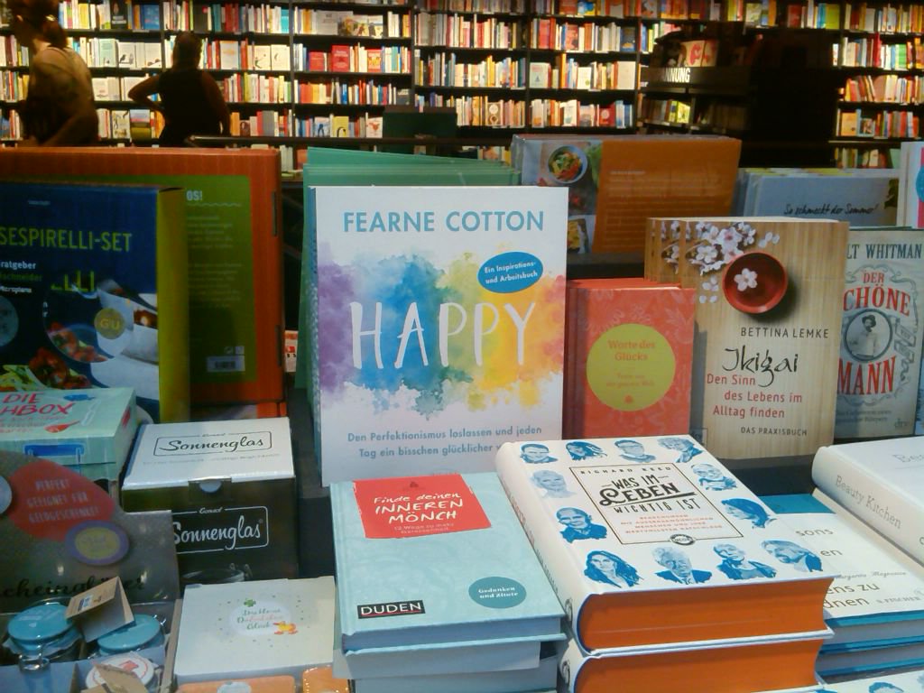 fearnecottoncom's tweet photo. @Fearnecotton Look what I found at a German bookstore. I was so surprised and happy, I actually screamed. https://t.co/ccvGu4kaJb