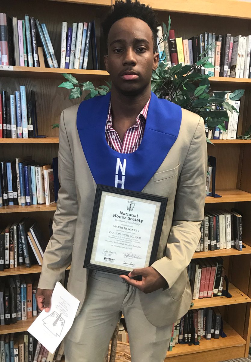 BradBealElite's tweet photo. Congrats to @Boog341 on his induction to the National Honors Society!!  #SCHOLAR-athlete #FlyHigh https://t.co/77XhsZeofh