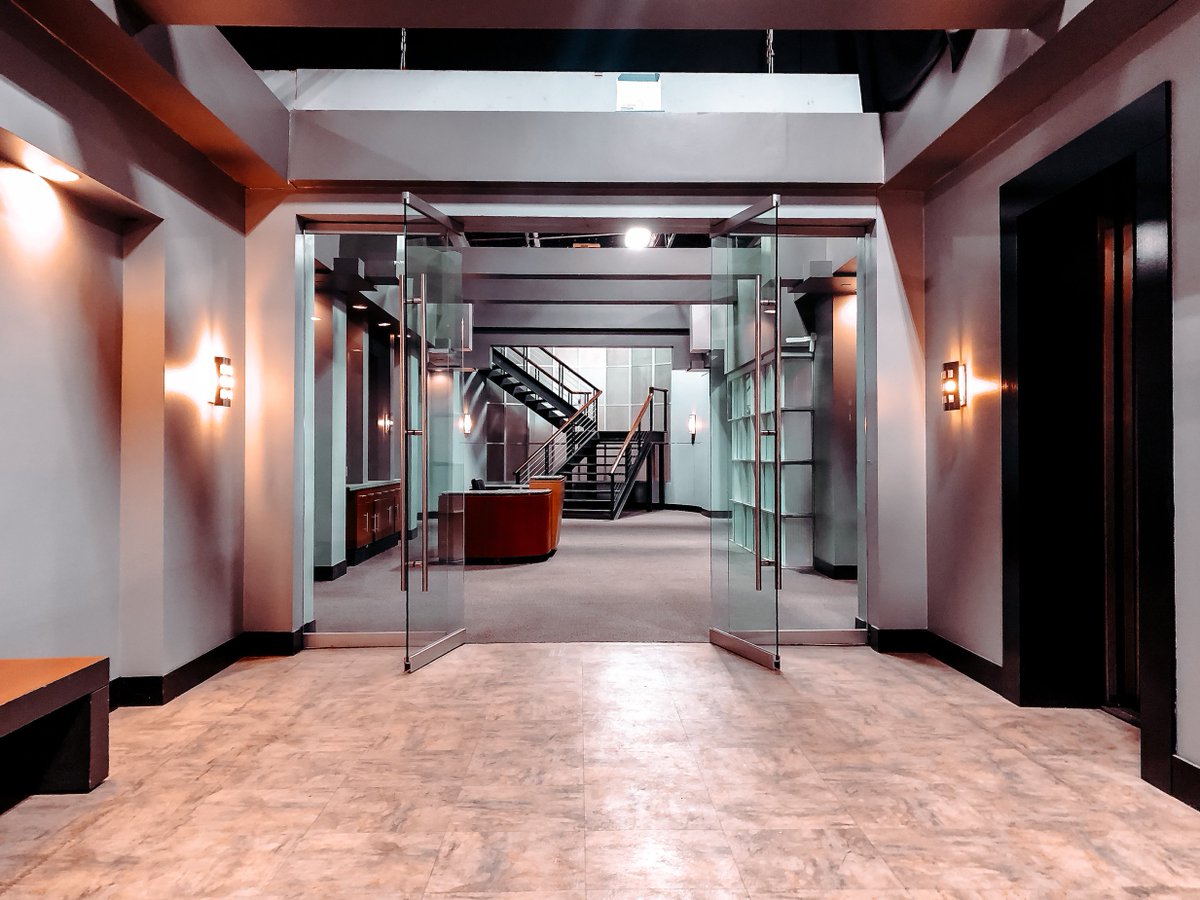 Tuesday scouts through the office set 😍
.
#riverfrontstages #producer #director #losangeles #studiosets #onset #film #movies #tv #locationmanager #locationscouting #photography #marketing #cinematography #lafilmmaker #hollywood #filmproduction #filmcrew #setlife #filmdirector