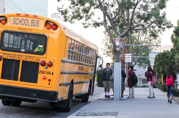The NTSB recommends that all new school buses in the U.S. be equipped with lap and shoulder belts bloom.bg/2IFn9Hi