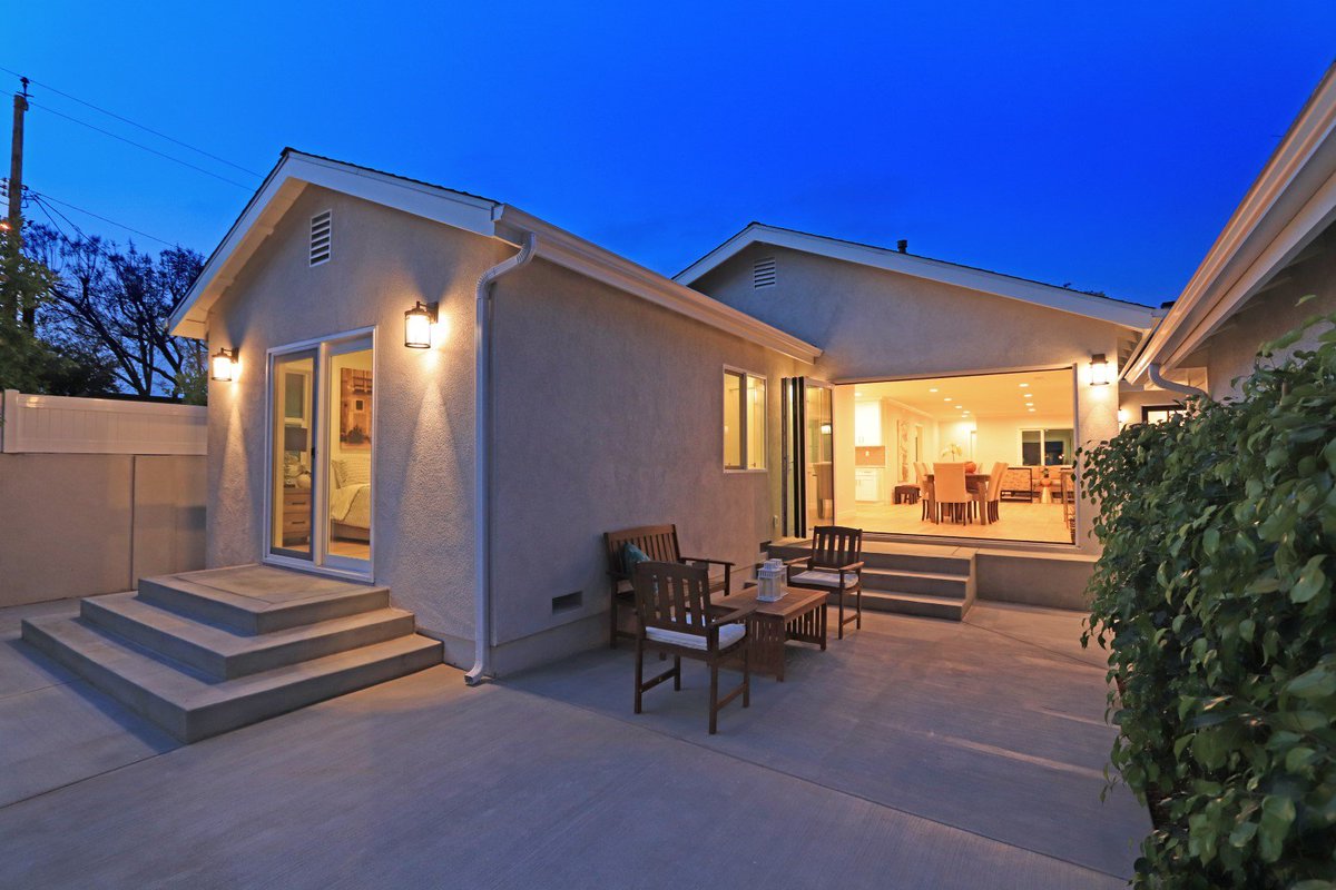 Bfogger's tweet photo. 1029 N. Ontario St. #Burbank @MagParkBurbank @TheFoggs New Listing Stunning Remodel 3+3 With Guest House Quality Everything #RealEstate #Fogglisting DRE#1149065 https://t.co/ez471riAU7