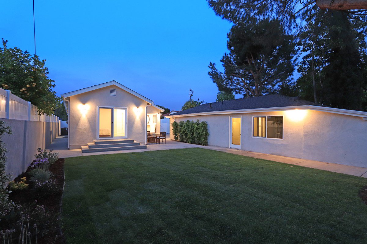 Bfogger's tweet photo. 1029 N. Ontario St. #Burbank @MagParkBurbank @TheFoggs New Listing Stunning Remodel 3+3 With Guest House Quality Everything #RealEstate #Fogglisting DRE#1149065 https://t.co/ez471riAU7