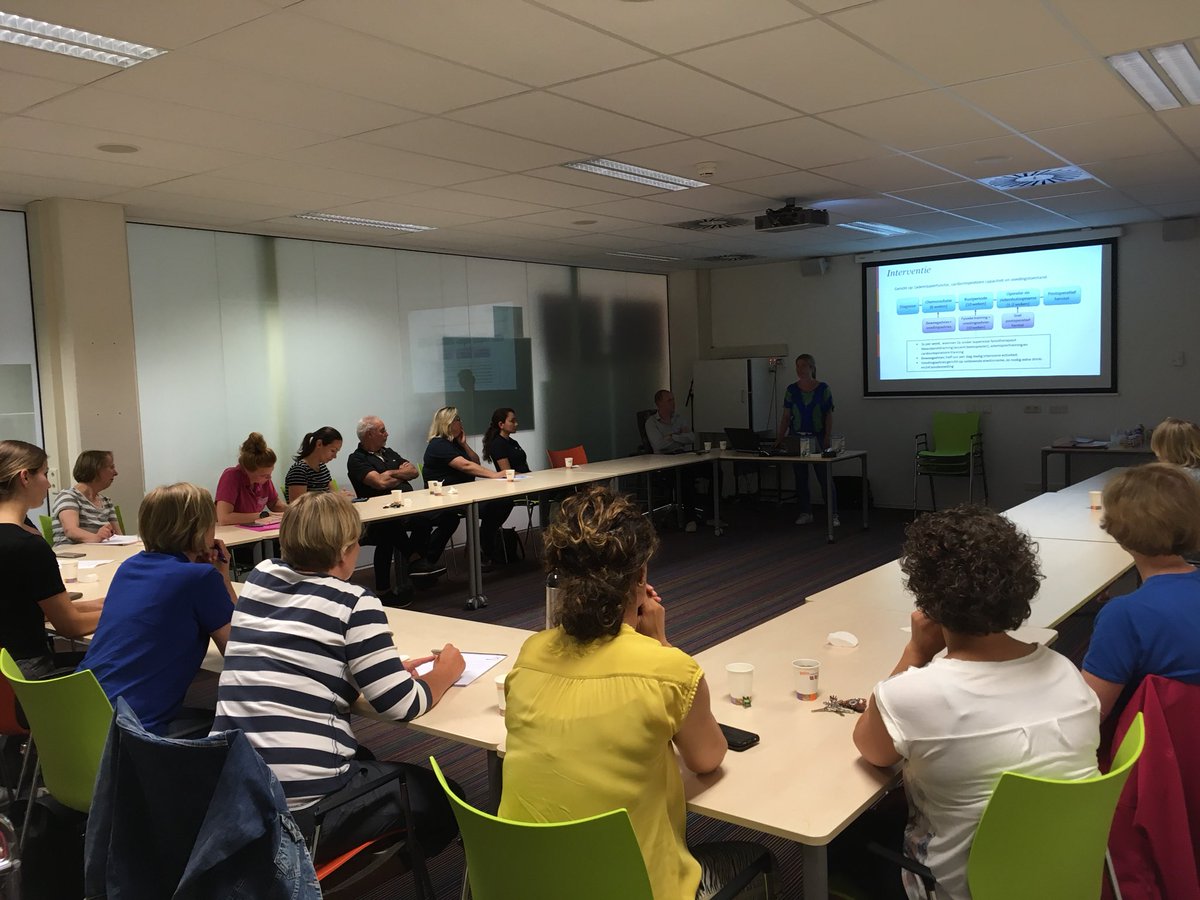 Vandaag kregen eerstelijns fysiotherapeuten in het Gelre ziekenhuis Apeldoon uitleg over de nieuwe zorg rondom patienten met slokdarmkanker. Het was een mooie en inspirerende bijeenkomst! #PRIORproject <a href="/HU_Beweegzorg/">Lectoraat Beweegzorg</a> #fysiotherapie