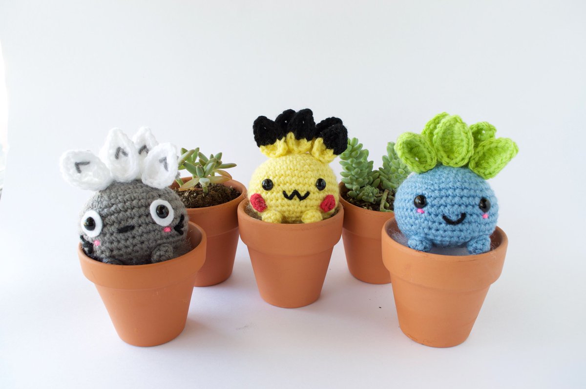 The oddish fusion patterns are available on my blog as free patterns, time to sprout some of our own plants for spring 😉🍃 knotbadami.com/oddish-fusion-…