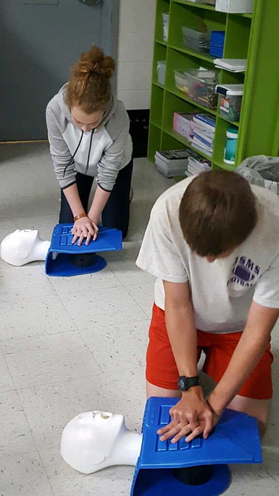 Teaching 7th graders CPR as an extension to the study of human organ systems. Thank you Johnny Jones, Roane Medical Center.
