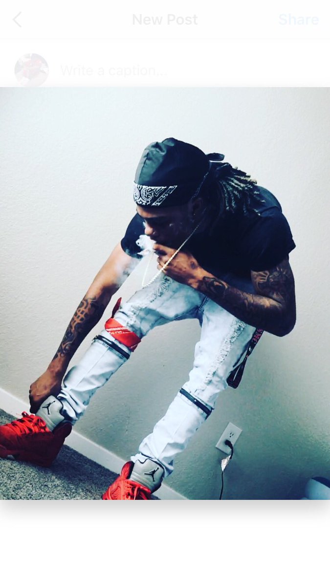ape_vill's tweet photo. Jumped off the porch n hopped str8 on the #PaperRouteπΈππ¦π#FirstApt #Blessed #YoungBoss https://t.co/3GeKjSzMvV