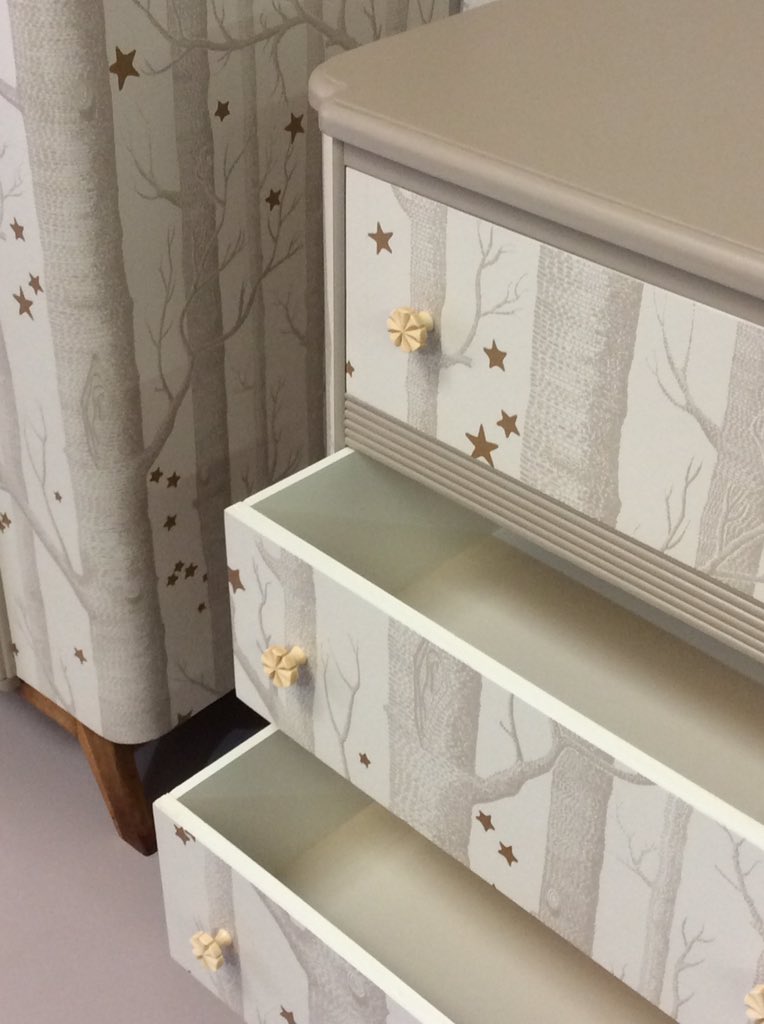 colourfulpast's tweet photo. #UpcycledHour what a difference with a bit of TLC can make and and this magical paper by @Cole_And_Son #Every2ndCounts https://t.co/arB1GrioXC
