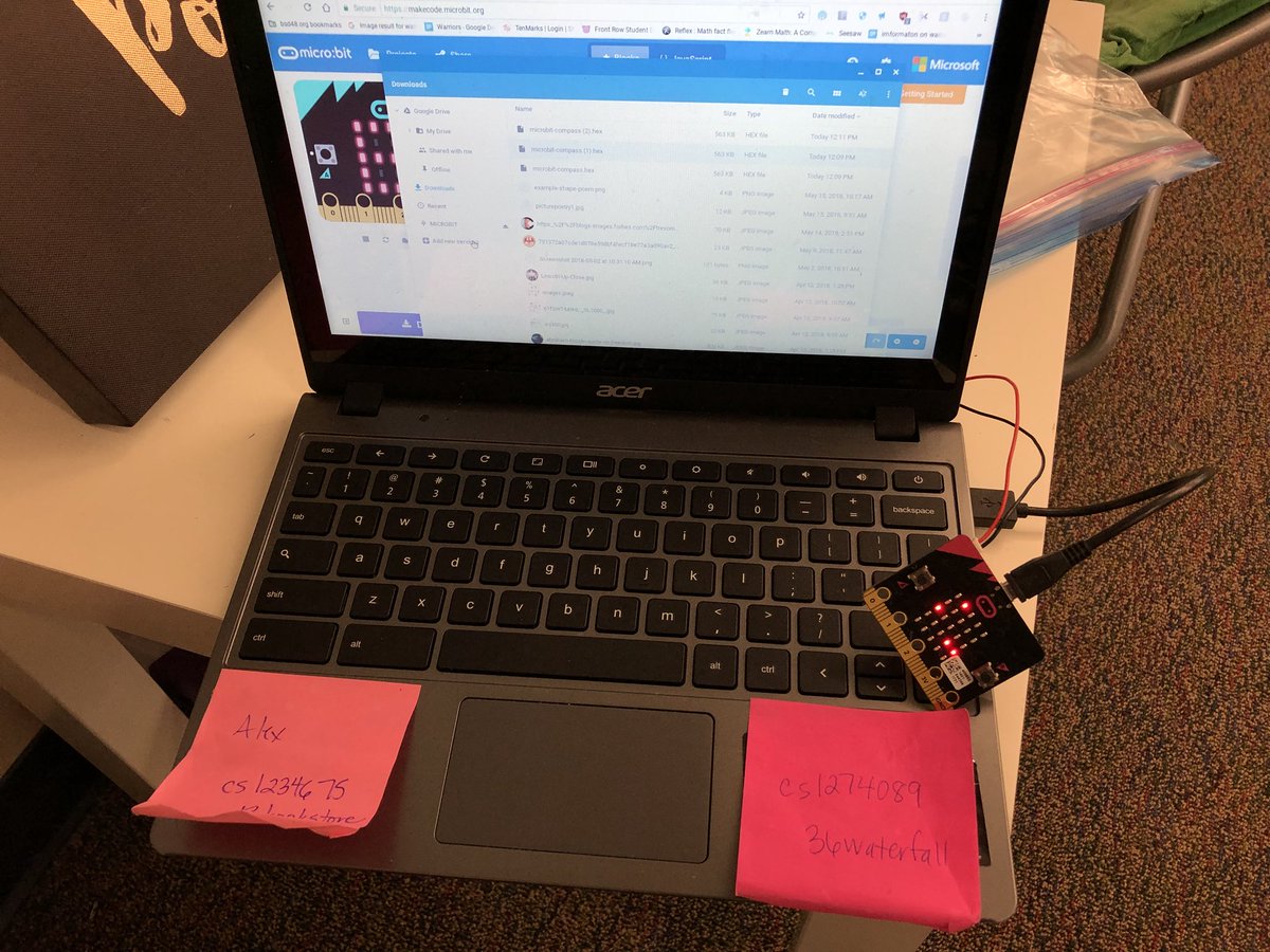 Walking into @MrsHoxie classroom and what do I spy? @microbit_edu code being flashed @beaveracres_BSD #bsdfutureready