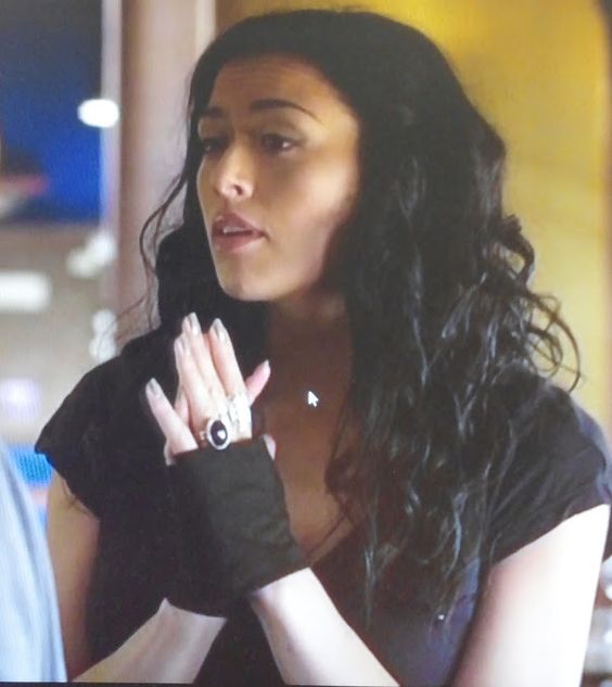 Monaper29's tweet photo. #TannisTuesday w this expressive spirit #aliyahobrien as #wildwoman Tannis. Always opinionated, and never sorry. Classic #Tannis. Actually, the women on #MWB were all strong female characters. πͺπ» π₯ #girlpower https://t.co/cTQi1hMgIz