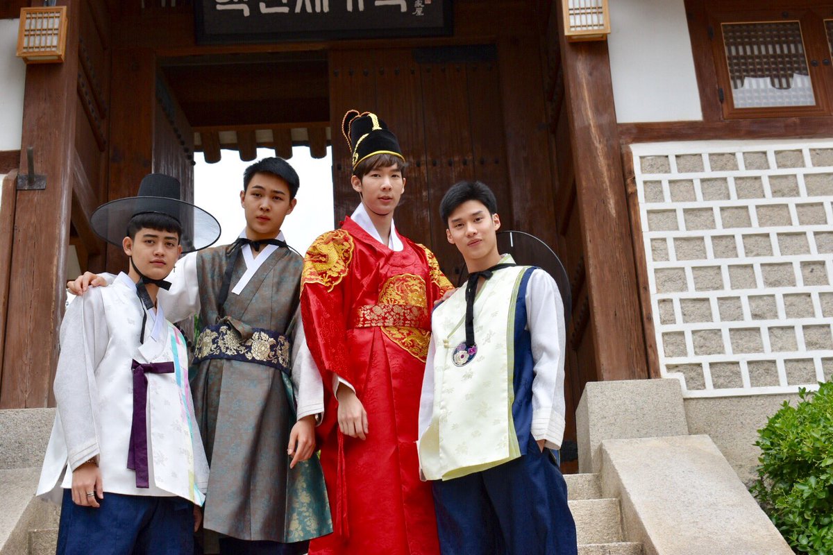 makeitrightCNFC's tweet photo. #MIRtheLastTripinSeoul 
#Boomkittapak #peakpeemapol #kavinkvp #nicevitchapol 
❤️❤️❤️❤️
@BoomKrittapak @peakpeemapol @kavinpat_t @SMAKIDZ_ https://t.co/dCWvOTi3b5